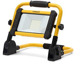 Stanley 31340 - Proyector LED portátil recargable (24 W, 1800 lúmenes), color amarillo y negro