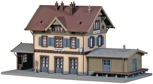 FALLER Bahnhof Güglingen Modellbausatz mit 213 Einzelteilen 119 x 56 x 60 mm I Modelleisenbahn Zubehör Z Gebäude I Modelleisenbahn Standardbahnhof, Divers