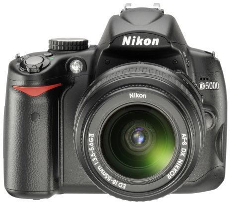 Nikon D5000 - Cámara réflex Digital (12 megapíxeles, visión en Directo, función de vídeo HD, Incluye Objetivo 18-55II 1:3,5-5,6 G)