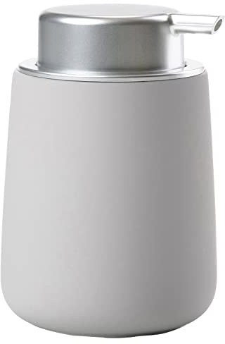 Zone Denmark Nova Seifenspender fürs Badezimmer, Spender aus Porzellan für Handseife/Flüssigseife, Durchm. 8 cm, Höhe 11,5 cm, Fassungsvermögen 250 ml, Soft Grey (Grau)