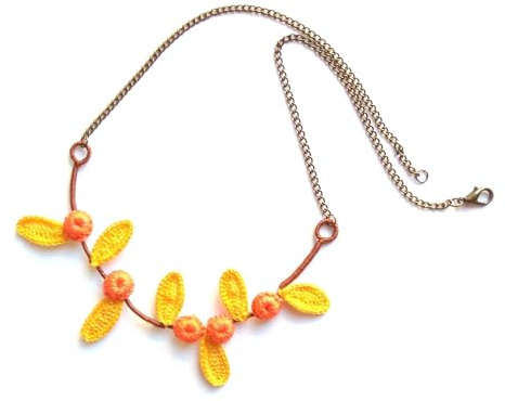 collier feuilles et baies, collier automne au crochet, collier textile/au crochet, artisanat italien, made in Italy