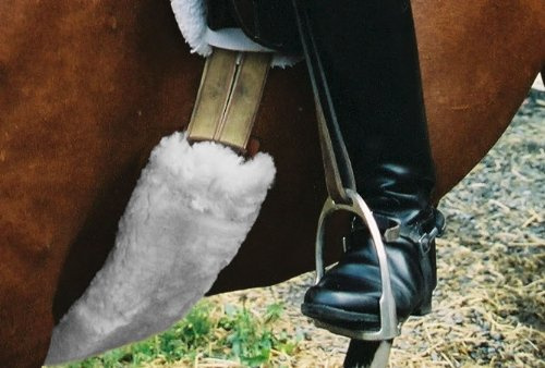 Engel Reitsport | Lammfell Bauchgurtschoner (Bagu) farbenfroh: 12 Farben zur Wahl / 4 Größen