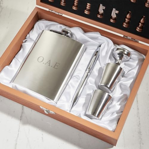 Personalised Deluxe Hip Flask Gift Set – Custom Engraved 8oz Stainless Steel Flask with Chess Game, 4 Cups and a Metallic Pen Gift for Men, Groomsmen, Father’s Day, Birthday or Christmas