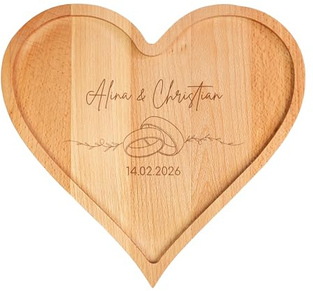 Herz & Heim® Personalisiertes Herz Holzbrett zur Hochzeit – 27 cm Servierbrett mit Gravur – Frühstücksbrett als Geschenk zu Jahrestag & Hochzeitstag