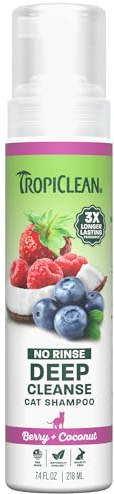 TropiClean Dry Cat Shampoo - Deep Cleansing Waterless Cat Shampoo - No Water Required - Moisturises Dry Skin - Used by Groomers - Oatmeal Enriched, 220ml