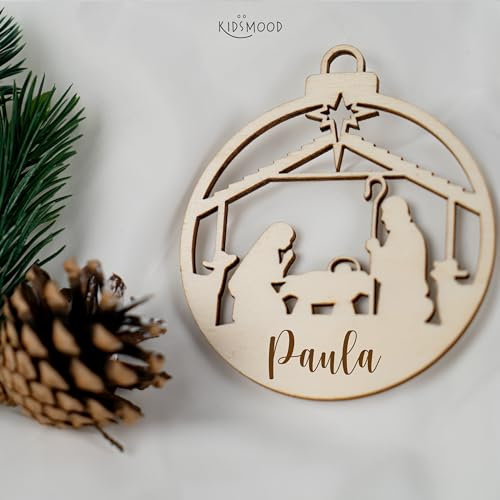KIDSMOOD Weihnachtskugeln aus Holz, personalisiert mit Wunschnamen - Individueller Weihnachtsbaumschmuck für unvergessliche Weihnachtsmomente - 2er Set