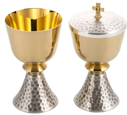 Chalice and ciborium, with silver and gold plating, hammered fin, ChaliceChalice capacity: 250 ml|Chalice cup diameter: 8.5 cm|Chalice height: 15.5 cm|Ciborium diameter: 9 cm|Ciborium height: 17.5 cm