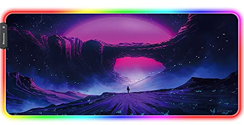 Bimormat Anime RGB Gaming Mauspad,900x400x3mm Groß Mousepad XXL,LED Schreibtischunterlage mit Rutschfester Gummibasis und Haltbaren Genähten Kanten für Personalisierter Gamer(DE rgbzidong)