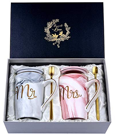 Mr E Mrs Tazze Caffè Coppia, Idee Regalo Matrimonio Sposi Originale, Regali di Nozze e Anniversario Fidanzamento, Tazze Marmo Ceramico 400ml con Cucchiai, Coperchi e Biglietto D'auguri, Scatola Regalo