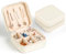 Joyero de Viaje - Joyero Pequeño Portátil - Estuche para Joyas de Cuero PU, Compacto y Elegante, Ideal para Pendientes, Anillos y Collares, Perfecto para Viajes (10x10x5 cm) (Blanco Nácar)