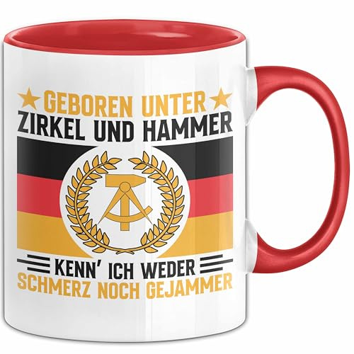 Ddr Tasse Geschenk Geboren Unter Zirkel Und Hammer Kenn Ich Weder Schmerz Nocj Gejammer Ostdeutschland (Rot)