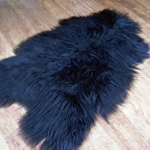 Tapis en peau de mouton islandais noir avec laine longue, douce et moelleuse – 1-8 peaux de mouton (peau de mouton simple : 115 x 75 cm)