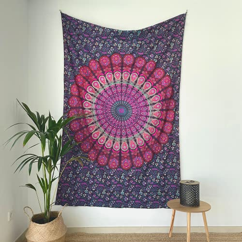 MOMOMUS Wandteppich Mandala 135 x 210 cm, Lila | Wandbehang für mittelgroße Wände: Mandala-Tuch 135 x 210 cm, einseitig bedruckt, leichter Fall, einfach aufzuhängen