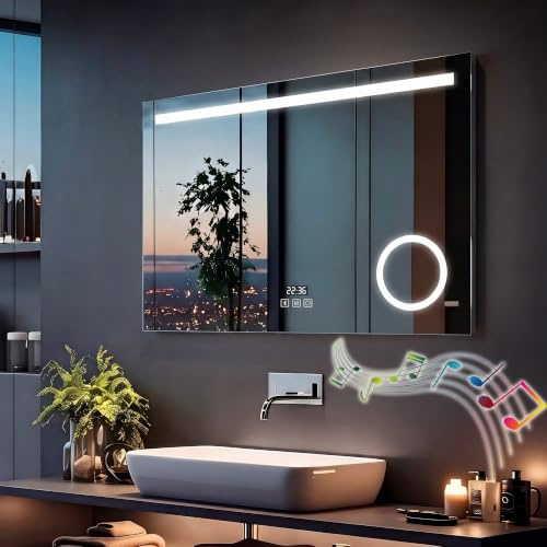 MIQU LED Badspiegel mit Beleuchtung 80x60 cm Badezimmerspiegel, Bad Groß Spiegel mit Steckdose Uhr Bluetooth Touch Dimmbar Warm/Weiß Licht Beschlagfrei Vergrößerung Wandspiegel