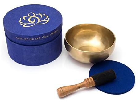 Geschmiedete Meditations-Klangschale mit einem warmen lang anhaltenden Klang. Verpackt in einer farbenfrohen Geschenk-Box in Blau aus handgeschöpftem ... (Set in Box - Geschmiedete Klangschale)