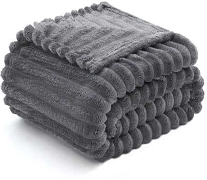 MIULEE Kuscheldecke Fleecedecke Dunkelgrau Mikrofaser Decke 1er 150x200cm | Flauschig Weich Wärmend Leicht Flanell Einfarbig Couch Sofa Schlafzimmer Überwurf Tagesdecke Vielseitig Gemütlich Dekorativ
