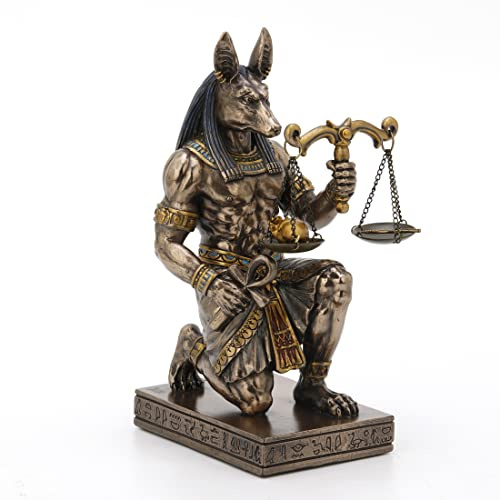 Veronese Design 7 1/4 Anubis inginocchiato che tiene scala della verità e della giustizia statua in resina finitura bronzo