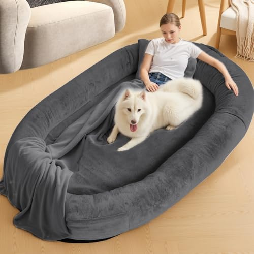 NESTROAD Hundebett für Mensch und Hund, 180 x 114 x 35 cm, Dunkelgrau | Waschbarer Kunstfellbezug, inklusive Decke und Kissen, extra großes Sitzbett in Menschengröße
