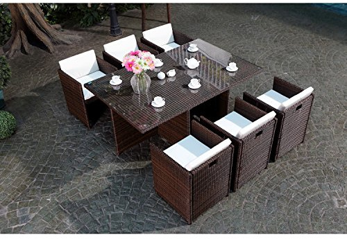 CONCEPT USINE - Set Pranzo da Giardino per 6 Persone Miami in Resina Intrecciata Polyrattan Marrone - 1 Tavolo in Vetro - 6 Poltroncine - Cuscini Bianchi - Incassabile, Resistente, Impermeabile
