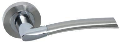 AZERODESIGN Juego de MANIVELAS puerta roseta redonda 50mm de diametro modelo AINA, acabado combinado níquel satinado y cromo brillo - material aluminio - manilla de 126 mm longitud