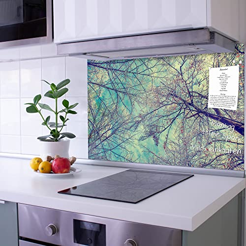 banjado Küchenrückwand Glas ohne Bohren 120x80cm – Glasrückwand Küche mit Motiv Wald Bäume/Spritzschutz Küchenrückwand Glas/selbstklebende Küchenrückwand Platte - magnetisch & beschreibbar