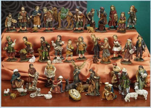 Weihnachten Idee: Weihnachtskrippen aus 47 Figuren bis zu 11 cm hoch