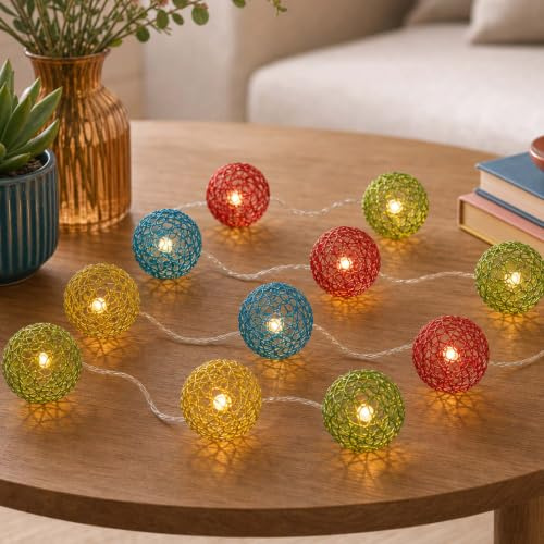 hellum LED Lichterkette Strom, 20 LED weiß, Metallbälle bunt, Trafo innen | Lichterkette innen strombetrieben mit bunten Drahtkugeln, beleuchtet 4,75m Kabel transparent für Tisch, Fenster <59lm 576542