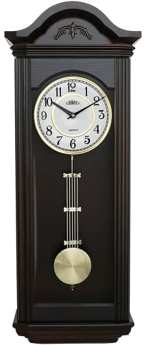 PRIM Holzwanduhr Pendel II – A, Retro Design, Verziertes Zifferblatt, Pendel-Wanduhr aus Holz, Quarz-Uhrwerk, Dunkelbraun, Luxus Deko für Wohnzimmer, Schlafzimmer, Büro