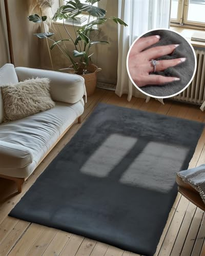 Qiyano Hochflor Teppich Schwarz für Wohnzimmer aus Kunstfell weich Flauschteppich Fellimitat Flauschiger Soft Shaggy Kuschel Teppich, Fellteppich (Imitat), Farbe: Anthrazit, Größe: 180 x 280 cm
