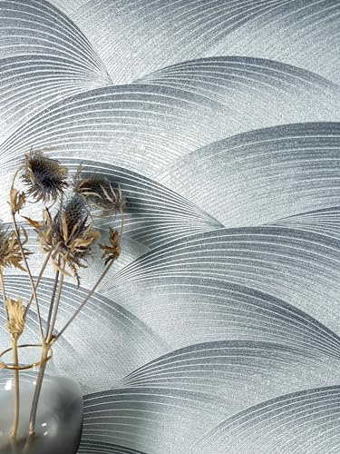 Newroom Vliestapete Silber Wellenoptik Modern Tapete Wohnzimmer | Geschwungene Fächerformen, feine Rillenstruktur, changierender Metallglanz, kühles Silbergrau, Mustertapete für Schlafzimmer