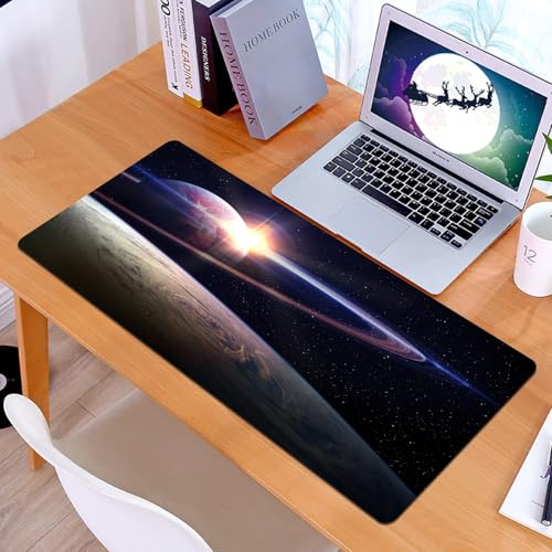 KDWJS Gaming Mauspad XXL 90x40cm Mousepad Groß Vernähte Kanten Anti-Rutsch für PC,EIN Ringplanet und die Erde, beleuchtet von einem fernen Stern im WEL,Laptop Verbessert Präzision und Geschwindigkeit