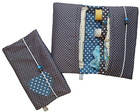die-kreative-fee Handmade Windeltasche Stoff 4 Fächer Windelorganizer | mit Elastikkordel, geöffnet ca. 33x27 cm, ideal für unterwegs, Herzapplikation auf grauen Pünktchen