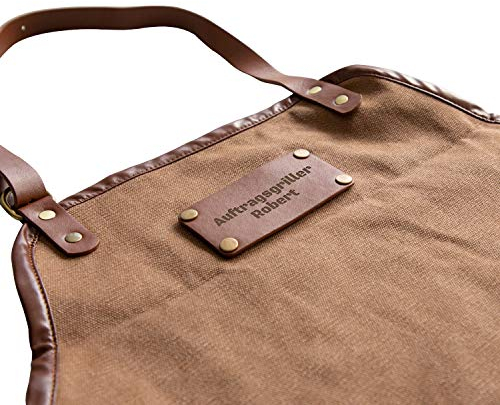 Uakeii Personalisierte Grillschürze mit Namen inkl. 2 Fronttaschen - Geschenkidee zu Geburtstag - Grillzubehör für Grillmeister - größenverstellbare Schürze aus 100% Baumwolle