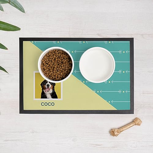 Wanapix | Personalisierte Napfunterlage für Hunde und Katzen | Mit Namen und Foto | Futtermatte für Haustiere | rutschfeste Gummibasis | Waschmaschinengeeignet | 60 x 40 cm | Pfeile