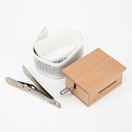 Carillon a manovella in legno con perforatore e cinque nastri di carta per progetti creativi