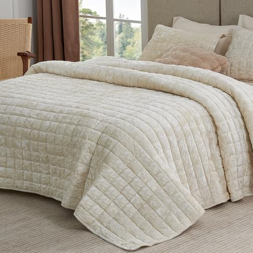 BEDELITE Velvet Quilt Set King Size - Luxury Velvet Comforter Bedding Set 3 Pieces, Lightweight Soft Cozy Shiny Cream White Oversized Bedspread Coverlet for All Seasons with 2 Pillow Shams
