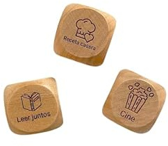 TwinToss Juego de Mesa 3 Dados para Parejas, con Actividades Divertidas y Comida, Hecho Artesanalmente con Madera, Mejores Regalos Originales para Pareja