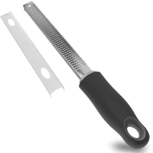Zitronenreibe aus Edelstahl | Parmesanreibe [32,5 cm] | Ingwerreibe | multifunktionaler Zester Reibe | Muskatnuss Reibe mit Schutz & Reinigungsbürste | Hobel Reibe für Schokolade, Käse, Kokosnuss