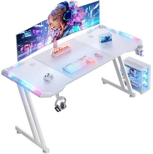 HLONONE LED Scrivania Gaming Bianca, con Tappetini per Mouse, 160 x 60 cm | Gancio per cuffie, Porta bicchiere, 2 passacavi, illuminazione RGB 4x4, Fibra di Carbonio, per gaming, informatica e lavoro