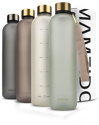 MAMEIDO Bottiglia acqua 1 litro, Borraccia plastica tritan a tenuta stagna, senza BPA, bottiglia motivazionale con orario (Desert Sage Gold)