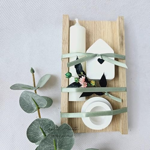Geschenkset mit Haus aus Beton, Kerze, Kerzenständer und Trockenblumen dekoriert