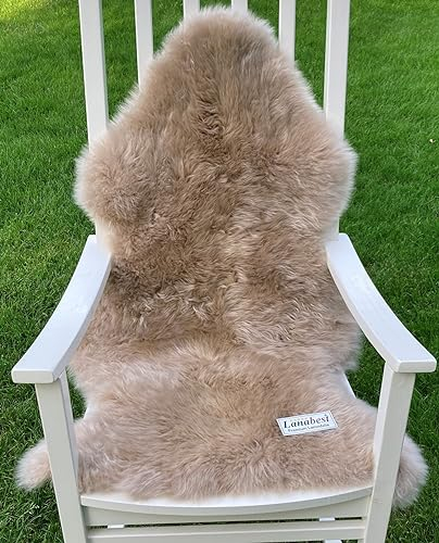 Premium Lammfell Schaffell von LANABEST hell-beige. Echtes Fell mit ganz zarter Wolle. Kuschelfell, geruchsarm, schadstoffarm und chromfrei. Geschenkqualität. Länge ca. 95cm (beige)