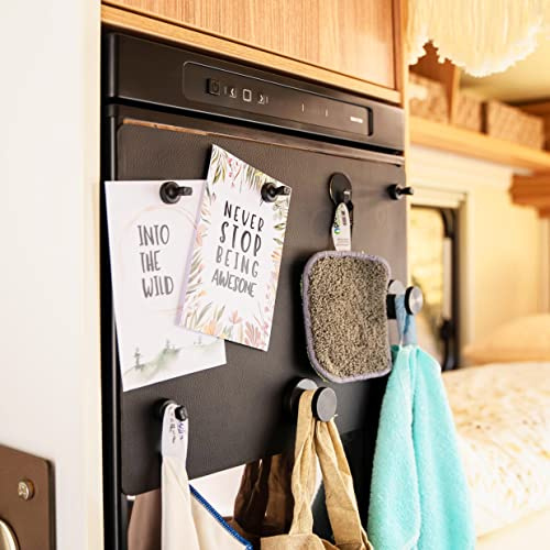 silwy® Magnet-Pinnwand BLACK (36 x 27 cm) inkl. 3 Magnet-Haken & 4 Pins, DIY zuschneidbar - keine permanente Anbringung & kein Bohren - Zubehör fürs Office, im Camper und auf dem Boot