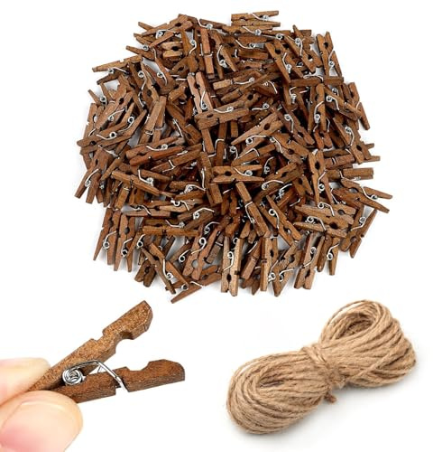 sulanmo 150PCS Mini Pinces a Linge Bois, 25MM Petite Epingle en Bois Bronzée avec 10M Corde de Jute, Décoration DIY Photos