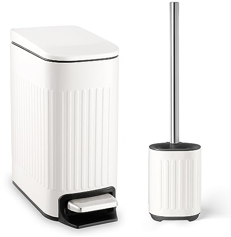 TrashAid Bote de basura de baño con escobilla de inodoro – Cubo de basura de baño de 6 litros con tapa de cierre suave + cepillo de inodoro de silicona y juego de soporte, accesorios de baño blancos,
