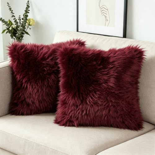 OYIMUA 2 Pcs Weicher Zierkissenbezüge Deko Kissen Schaffell Lammfell Kunstfell Langhaar Zierkissen Kissenbezug Fellimitat Sofakissen Cuddly Kissen (Bordeaux, 45 x 45 cm)