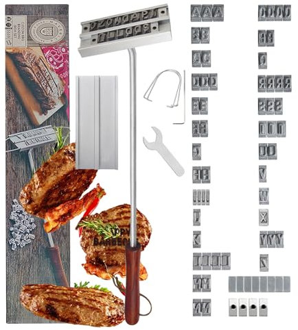 MKNZOME BBQ Barbecue Marchio in Ferro Firma Nome, Accessori Barbecue BBQ in Acciaio Inox Attrezzi Barbecue Professionale - 55 x Lettere e 8 Spazi, 4 Parti di Fissaggio, Versione Aggiornata