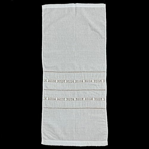 LAGARTERANA Cortinas de Hilo en Color Blanco Bordadas con Multiples vainicas horizontales terminadas en Recto. (45 x 130 cm.)