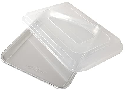 Nordic Ware Naturals Baker's Quarter Sheet with Lid, Aluminium Baking Tray, Premium Bakeware To Bake and Reheat Small Meals, Made in the USA, Silver
