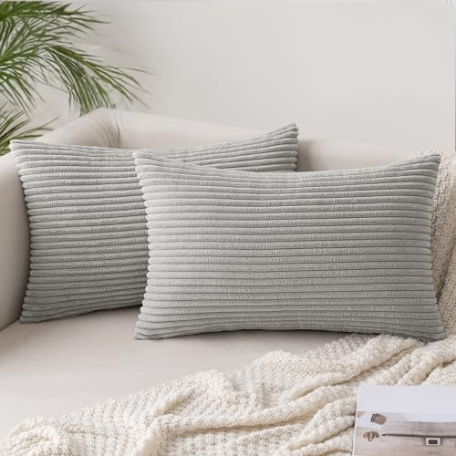Slozzi 2er Set Kordsamt Kissenbezug Hellgrau 30x50cm Kissenbezüge Kissenhülle Sofakissen Dekokissenbezug Couchkissen Weich für Sofa Schlafzimmer Wohnzimmer Balkon | Sofakissen Dekokissenbezug Couchkissen Weich für Sofa Schlafzimmer Wohnzimmer Balkon
